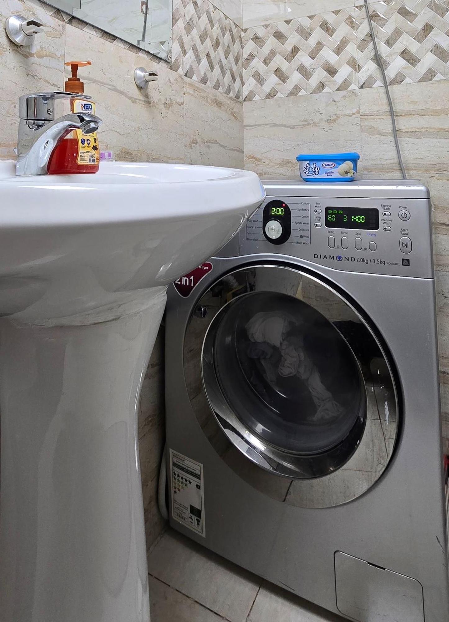 Alharaki Capsule Bed & Breakfast Dubai Bagian luar foto